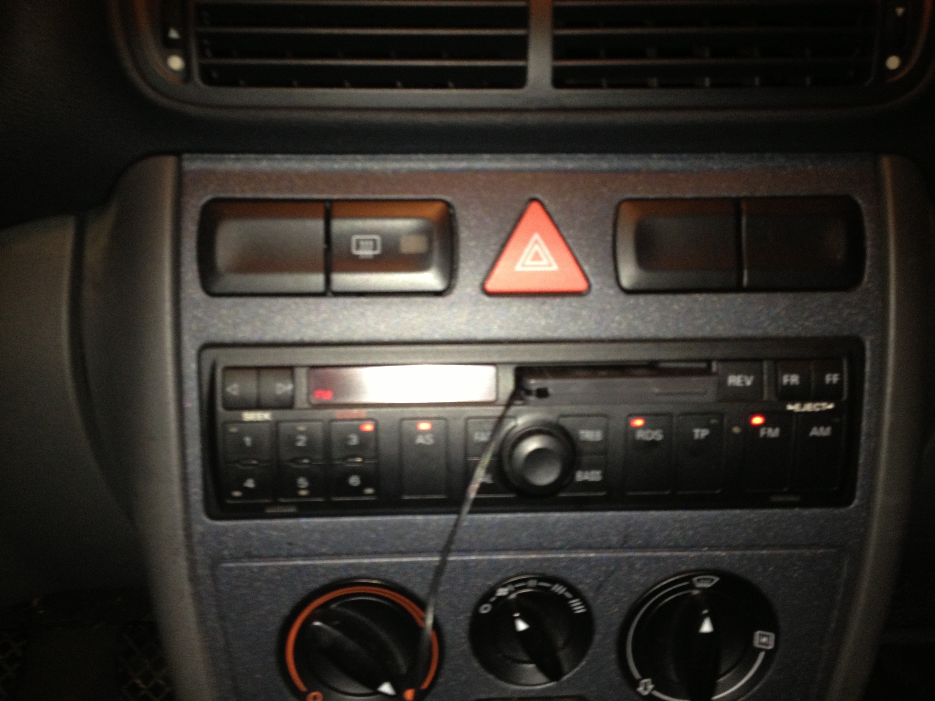 8L] Audi A3 Bj 98 1.6 neues Radio - HiFi, Car-Alarm und Elektrik (8L) -  A3-Freunde